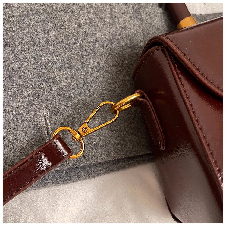 高級感のあるトートバッグが登場しましたA new high-end hand-held small square bag