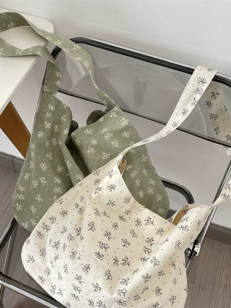 花柄キャンバスバッグですFloral canvas bag