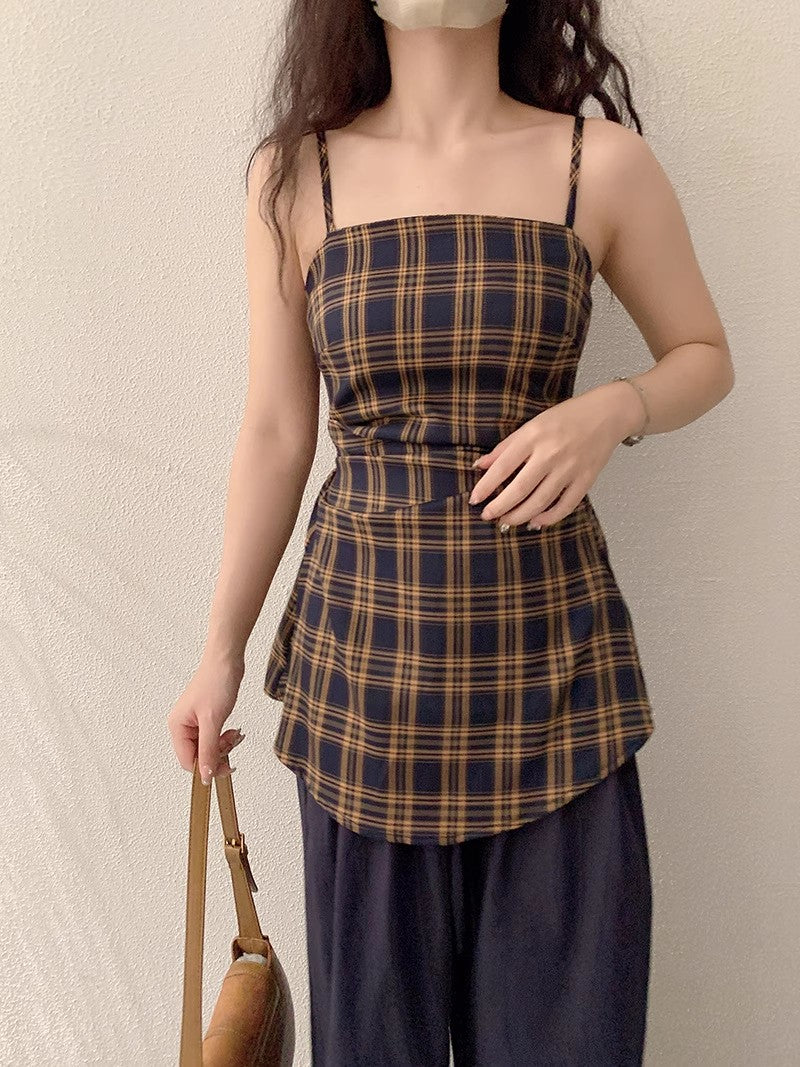 チェックのタンクトップCheckered halter top