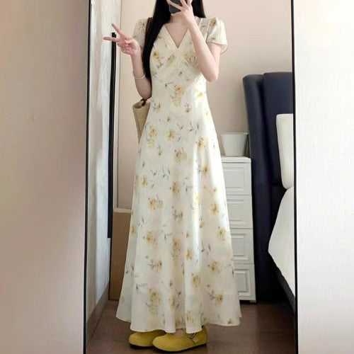 ティータイムの花柄ワンピースですTea break French floral dress
