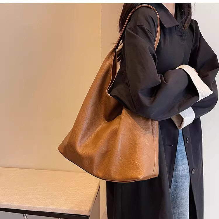 春夏新作大容量トートバッグワンショルダーバッグですSpring and summer new large-capacity tote bag single-shoulder underarm bag