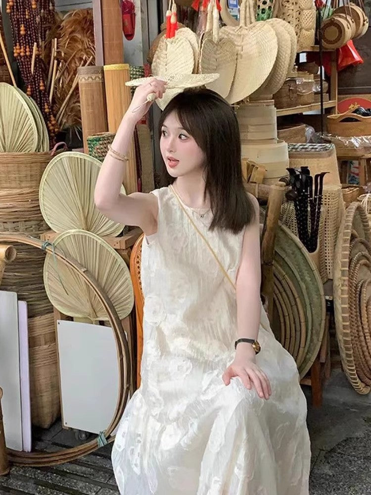 ノースリーブのベストワンピースSleeveless vest dress