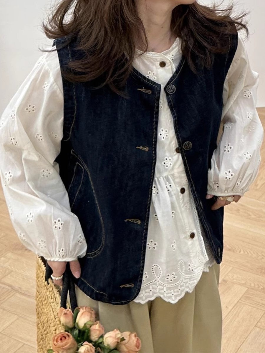 カジュアルデニムのベストですIt's a casual denim vest.