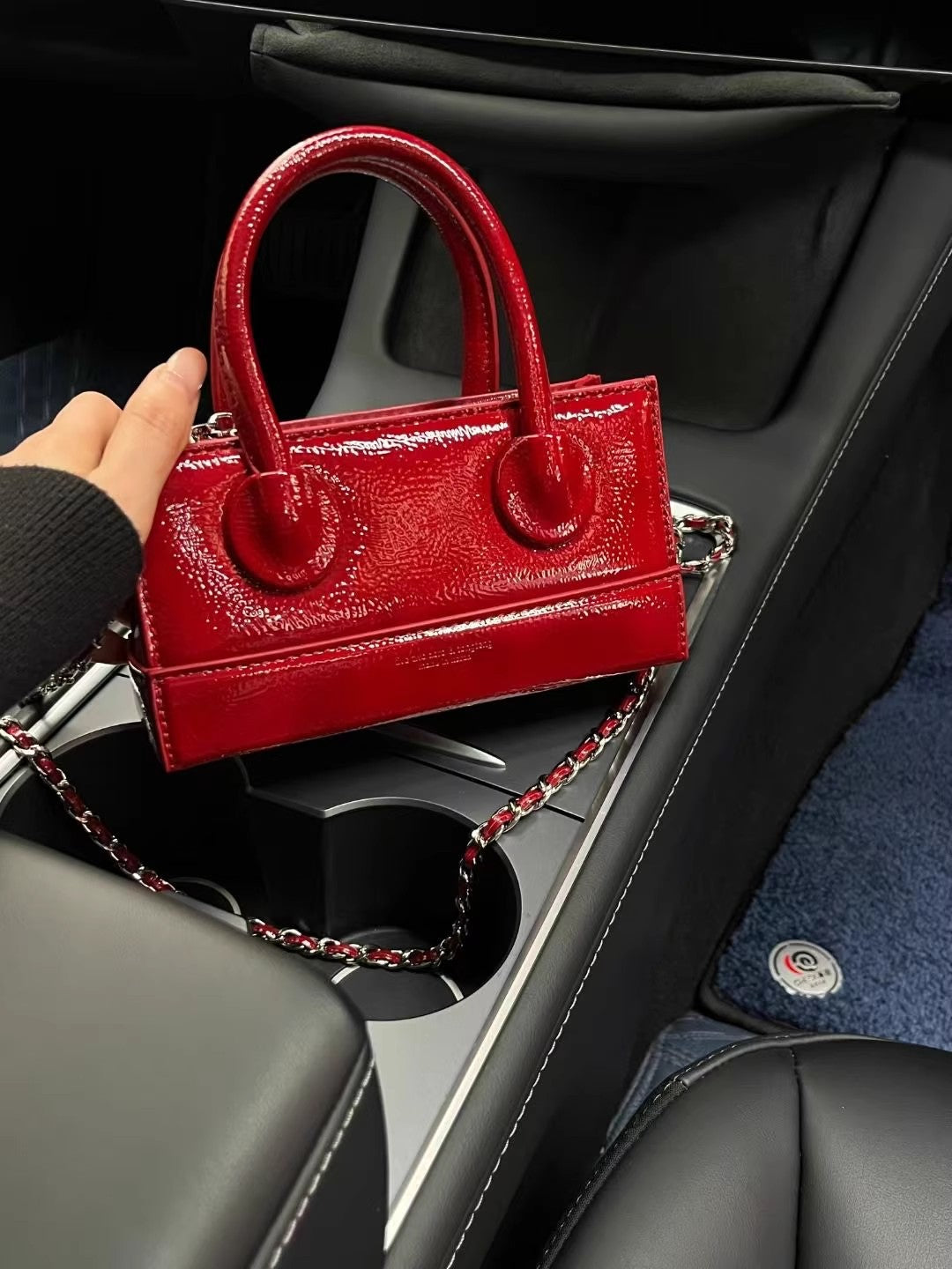 ワンショルダーがけで高級で軽量です。One-shoulder crossbody, high-end and light luxury