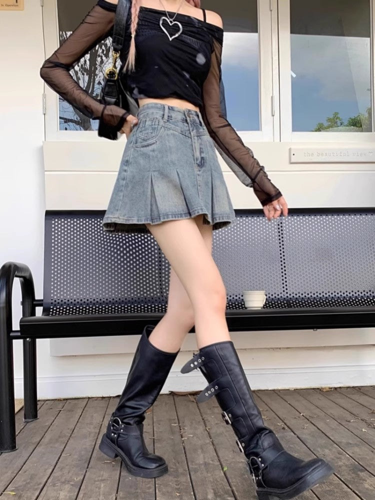 プリーツスカートのハーフスカートですThe pleated skirt is half high
