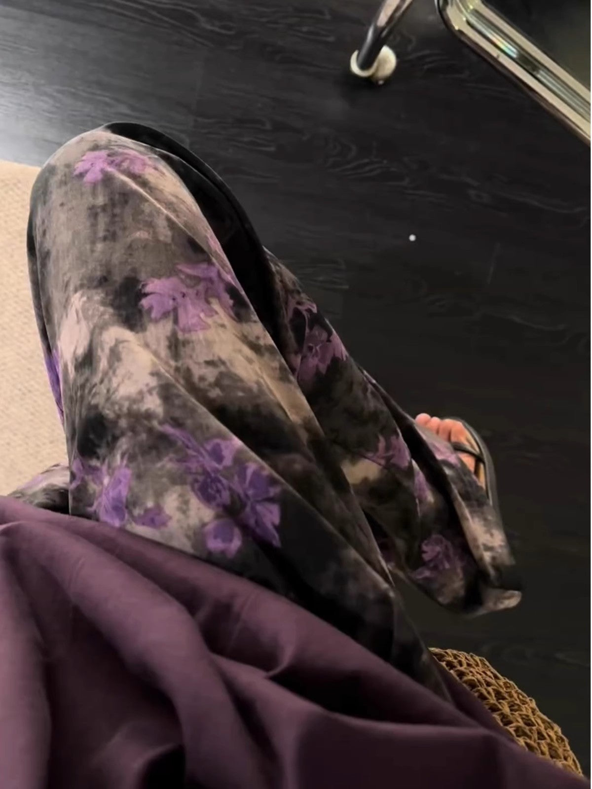 レトロな高級ぼかしカジュアルパンツですRetro high-end smudged casual trousers