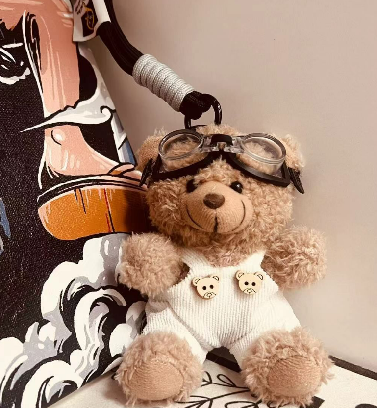 サスペンダーパンツフライヤーくまチャームSuspender pants flyer bear charm (white suspender pants, space megane-brown bear)