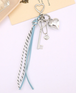 レザーリボンハートチャームLeather ribbon heart charm (milk white)