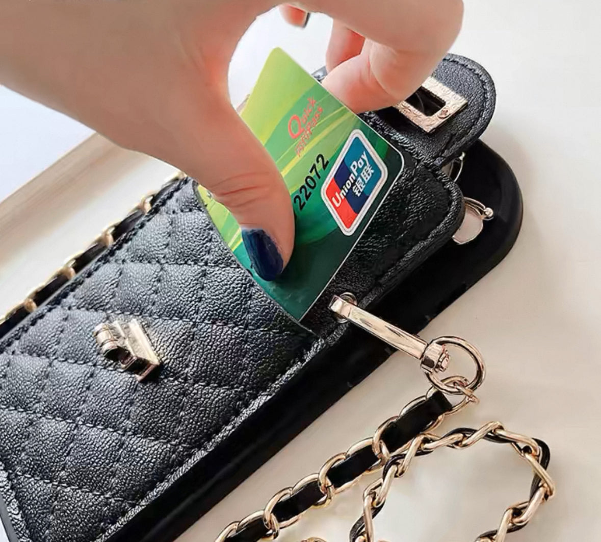 シャネル風の蝶デザインの小銭・カード入れ付きスマホケース（Chanel - style butterfly - designed coin and card wallet phone case）（SJK043））