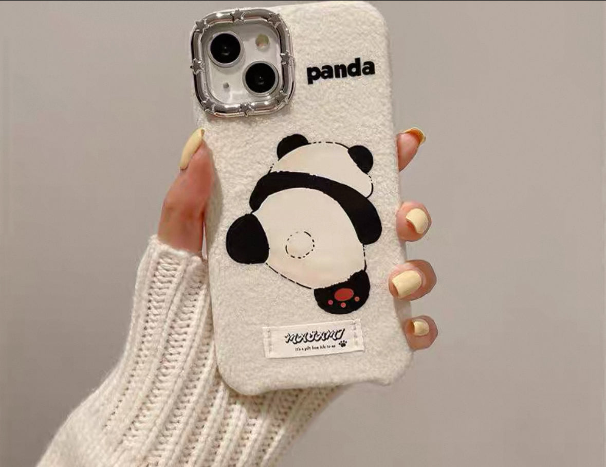ふわふわのパンダデザインで、立体的なしっぽが付いたカートゥーンスマホケース (Fluffy panda - designed cartoon phone case with a three - dimensional tail)(SJK061)