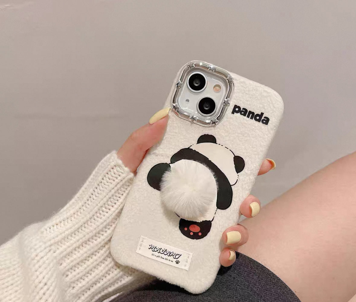 ふわふわのパンダデザインで、立体的なしっぽが付いたカートゥーンスマホケース (Fluffy panda - designed cartoon phone case with a three - dimensional tail)(SJK061)