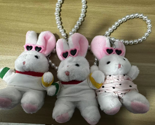 サングラスぬいぐるみうさぎのストラップですSunglasses plush rabbit pendant