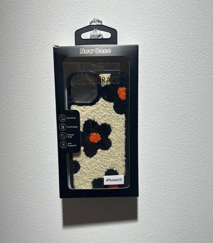 秋冬向けの刺繍とふわふわ花柄のスマホケース （Autumn - winter themed phone case with embroidered fluffy flower designs）（SJK048）