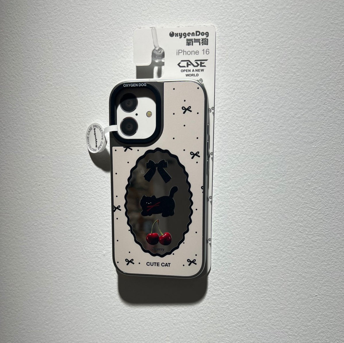 車厘子（チェリー）と猫のデザインが施され、鏡面仕上げのマイノリティなスマホケース （Cherry and cat - themed mirror - finished phone case, a niche choice）（SJK091）