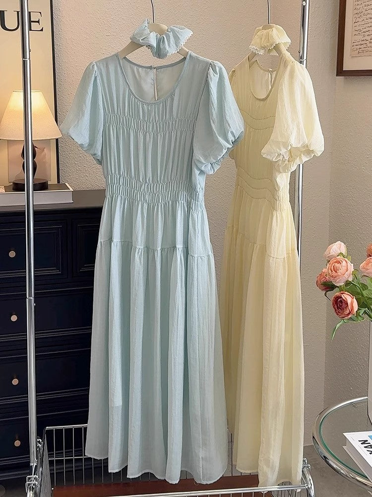 着やせワンピースですA skinny dress.