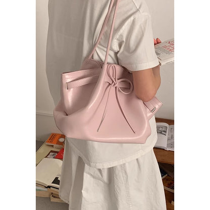 最新ファッションのリボントートバッグですNew trendy and fashionable bow tote bag