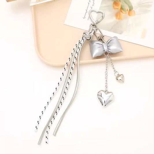 レザーリボンハートチャーム（シルバー／白）Leather ribbon heart charm (silver/white)
