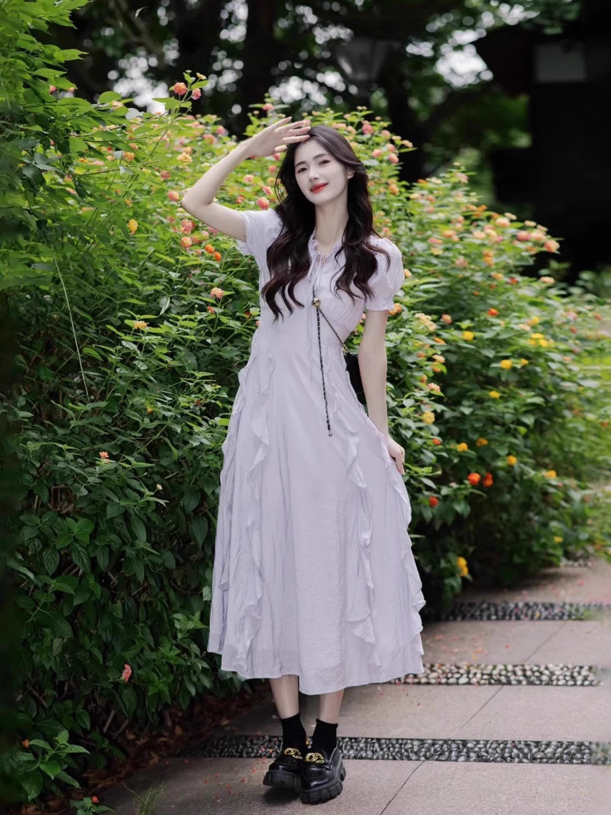 森系フリルの紫色のワンピースですA purple forest frill dress.