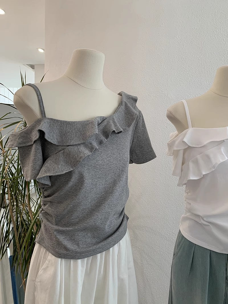 ほっそりしたシワの短い上着ですSlimming pleated short top