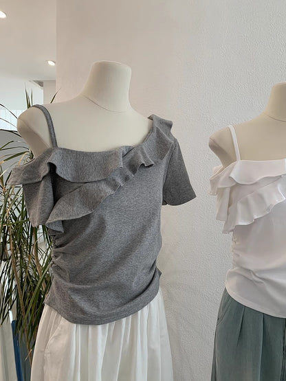 ほっそりしたシワの短い上着ですSlimming pleated short top