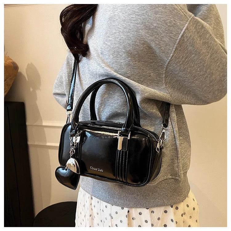 ファッショントレンド小さめバッグFashionable and trendy small square bag