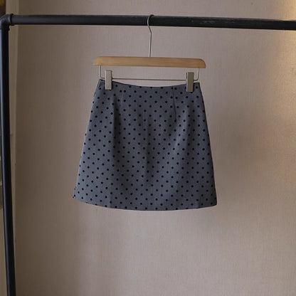 ハイウエストのAラインスカートですHigh-waisted A-line skirt short skirt