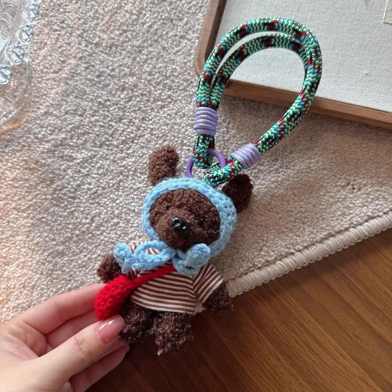 カラフルなひものニット帽のクマさんですLittle bear with colorful rope and woolen hat