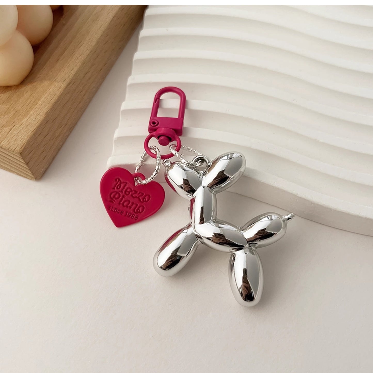 風船犬車のキーホルダーですBalloon dog car keychain