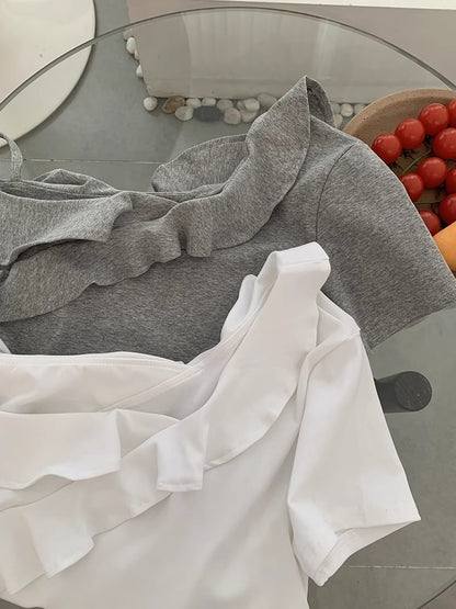 ほっそりしたシワの短い上着ですSlimming pleated short top