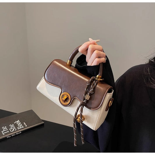 サンロックハンドバッグカジュアルコーディネートのワンショルダーバッグですFashionable lock button handbag, casual and versatile single-shoulder crossbody bag