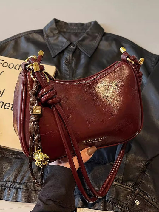 高級感のあるレトロな赤のレディースバッグ2ですA high-end retro red ladies' bag