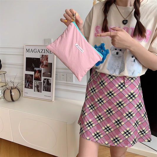 ニッチなデザインのアイスクリーム色ポーチですNiche design ice cream-colored makeup bag