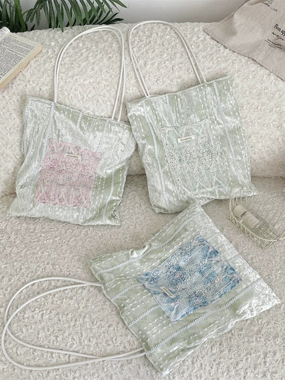 レースのパッチワークビロードシルク感のキャンバスバッグですLace patchwork velvet silk-like canvas bag