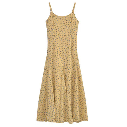 黄色い花柄のキャミソールワンピースですYellow floral halter dress