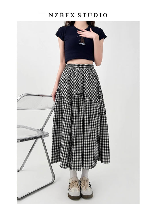 ハイウエストで細身のAラインスカートですIt's A high-waisted, slim a-line skirt.