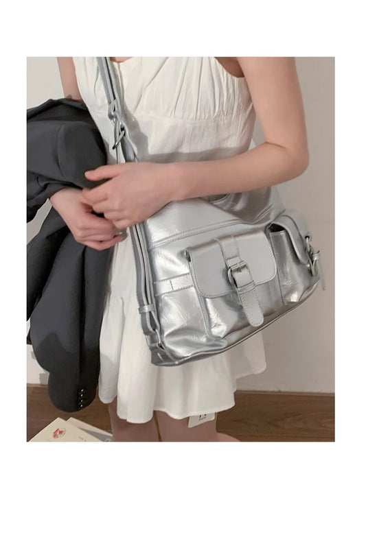 ニッチなおしゃれ通勤ショルダーバッグカジュアル脇バッグにもぴったりですA niche and fashionable commuter single-shoulder bag, a versatile casual underarm bag
