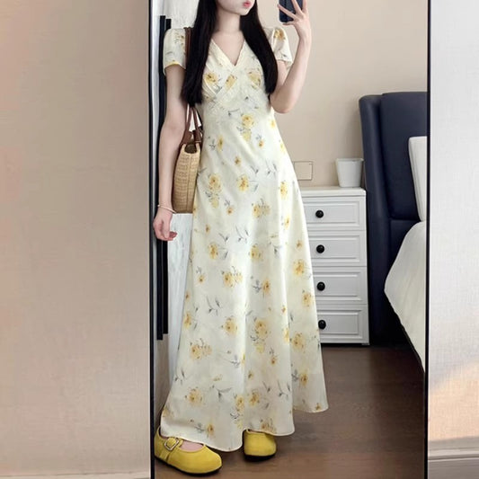 ティータイムの花柄ワンピースですTea break French floral dress