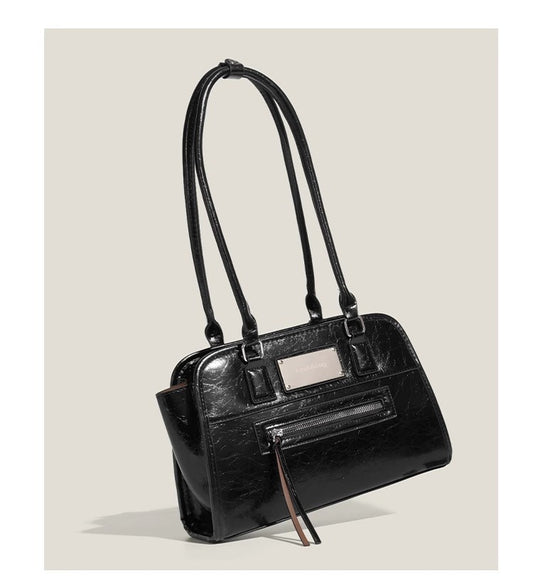 洋風な通勤用ショルダーバッグですStylish and versatile commuting shoulder bag
