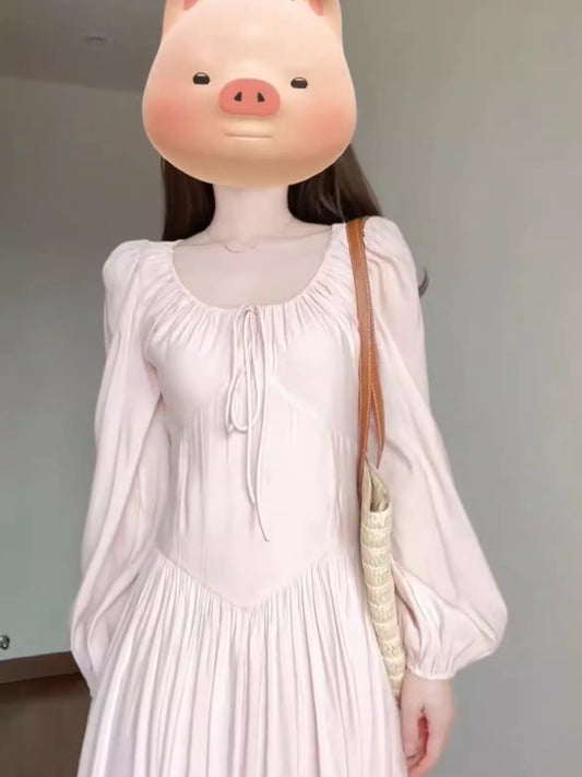 ウエストにプリンセスドレスをつけますPrincess dress with a cinched waist and tie