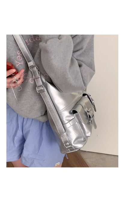 ニッチなおしゃれ通勤ショルダーバッグカジュアル脇バッグにもぴったりですA niche and fashionable commuter single-shoulder bag, a versatile casual underarm bag