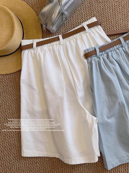 おしゃれなハイウエストパンツですFashionable high-waisted shorts