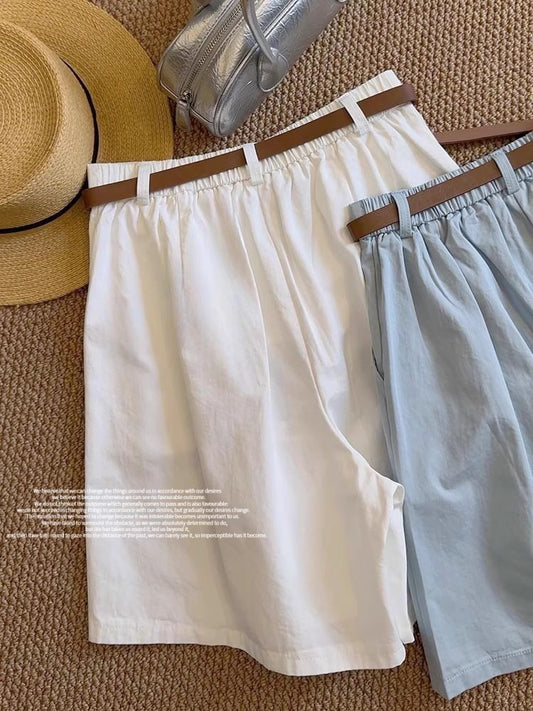 おしゃれなハイウエストパンツですFashionable high-waisted shorts