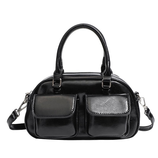 レトロなファッションのショルダーバッグですRetro and fashionable single-shoulder crossbody bag