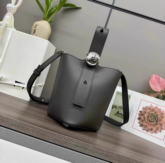 バケツバッグ輸入本革ワンショルダーショルダーバッグBucket bag, imported genuine leather single-shoulder crossbody handbag