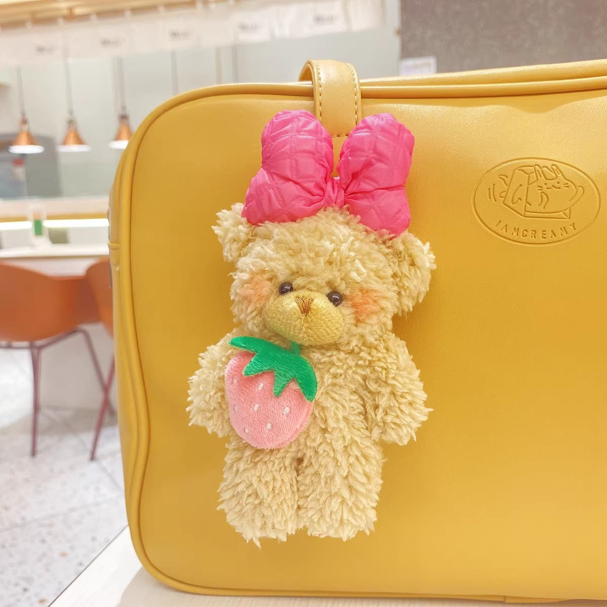 くまのぬいぐるみのストラップですBear doll schoolbag pendant