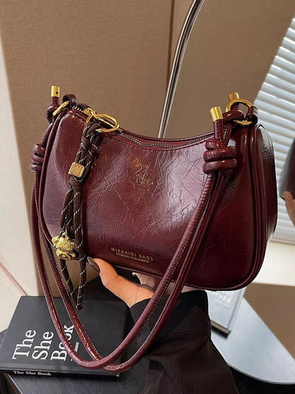 高級感のあるレトロな赤のレディースバッグ2ですA high-end retro red ladies' bag