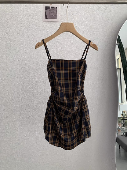 チェックのタンクトップCheckered halter top