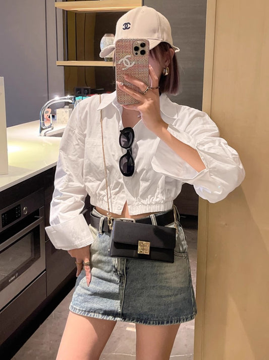 高級感と軽さがあります。A high-end, light luxury snake bone chain small square bag
