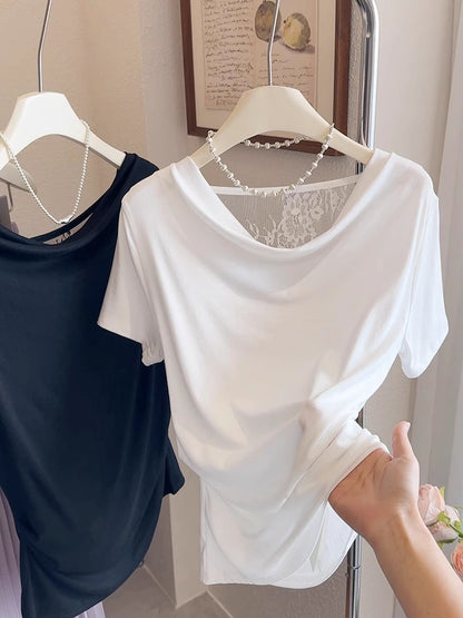 背中の見えるレースのブラウスLace backless top in the middle of the base shirt