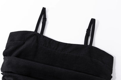 肩に胸のつぼみをつけた上着ですOne-shoulder strapless flower bud top